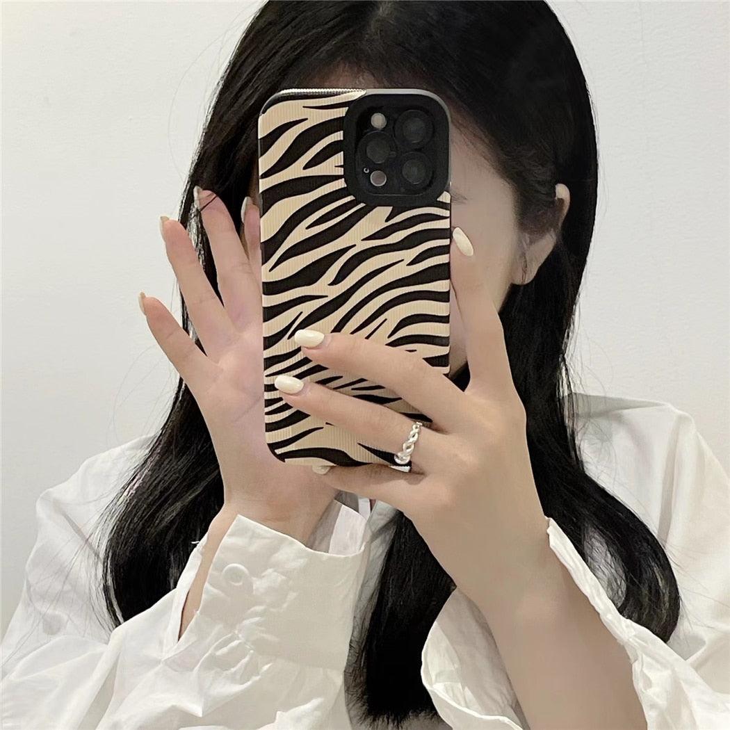 Luxury Zebra Pattern PU Leather Phone Case for iPhone 7 8 Plus X XR XS 11 12 13 14 Pro Max Soft Silicon Cover Girl Black White Zebra Print Phone Cover Black Soft Leather Black White Case For iPhone