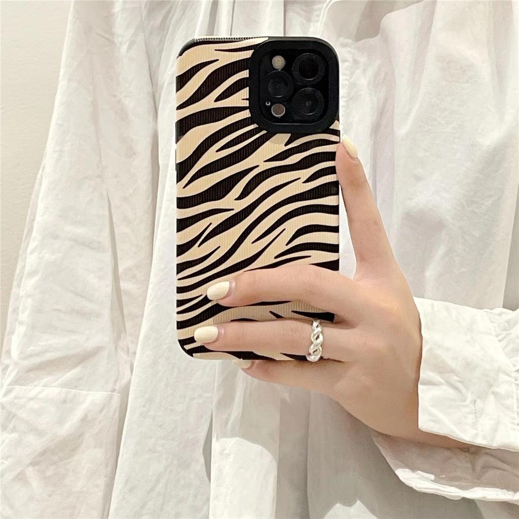 Luxury Zebra Pattern PU Leather Phone Case for iPhone 7 8 Plus X XR XS 11 12 13 14 Pro Max Soft Silicon Cover Girl Black White Zebra Print Phone Cover Black Soft Leather Black White Case For iPhone