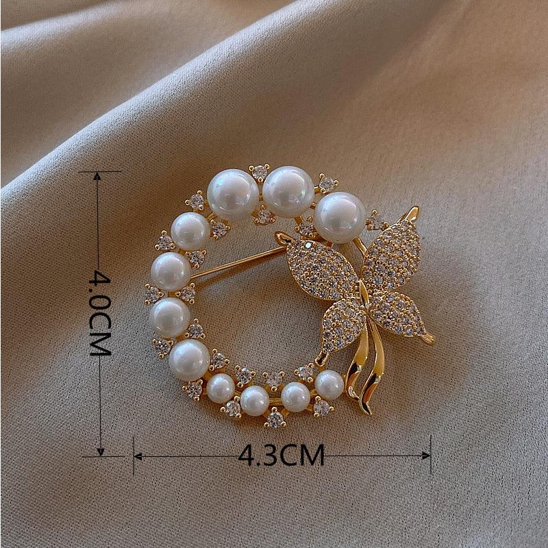 Fashion Pearl And Rhinestone Brooches Women Elegant Round Crystal Rhinestone Modern Elegant Prom Corsage Lapel Brooch Pin Trendy Butterfly Pins Clothes Accessories Wedding Gifts