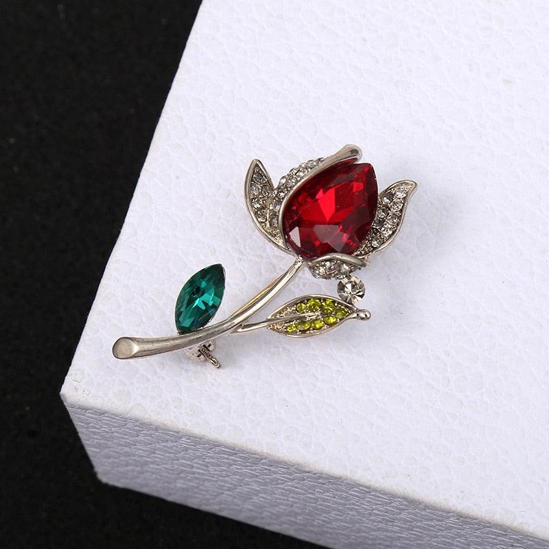 Beautiful Rose Flower Brooches Women Luxury Red Rose Flower Elegant Crystal Rhinestone Brooch Pin Charming Gift For Women Lady Elegant Flower Pin Summer Design Party Valentine Day Gift