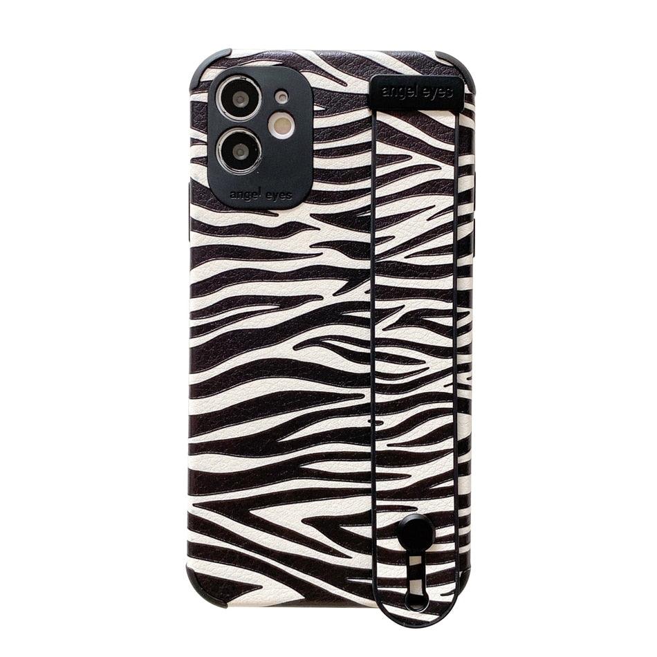 Black White Leopard Milk Pattern PU Leather Phone Case For iPhone 14 13 12 11 Pro XS MAX X XR 8 Plus Cover Hand Band Wrist Strap Women Leopard Pattern Clear Phone Case with Camera Protection Phone Protective Cover Modern Design Phone Cases