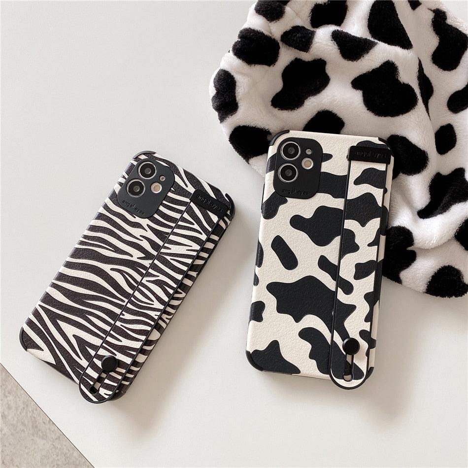 Black White Leopard Milk Pattern PU Leather Phone Case For iPhone 14 13 12 11 Pro XS MAX X XR 8 Plus Cover Hand Band Wrist Strap Women Leopard Pattern Clear Phone Case with Camera Protection Phone Protective Cover Modern Design Phone Cases