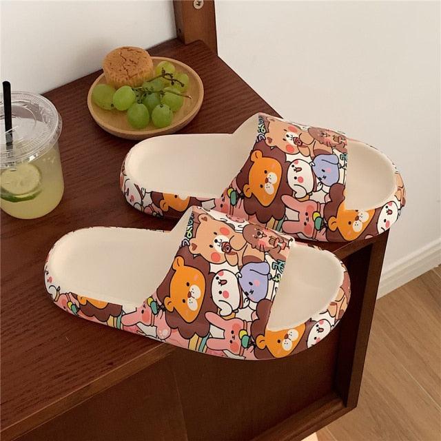 Cartoon Couple Fashion Bear Sandals Non-Slip Thick-Soled Indoor And Outdoor Slippers Men's Flip Flops Athletic Slide Sandals Flat Slip On Sandals For Women Summer Slippers