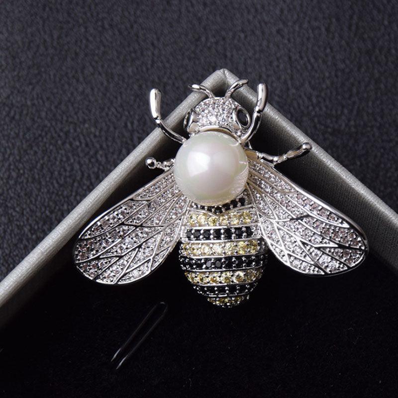 Charming Small Rhinestone Bee Brooch Luxury Insect Brooch Pin Elegant Everyday Comfortable Brooch Women Delicate Little Bee Brooches Lightweight Pin Brooch Jewelry Gifts For Girl