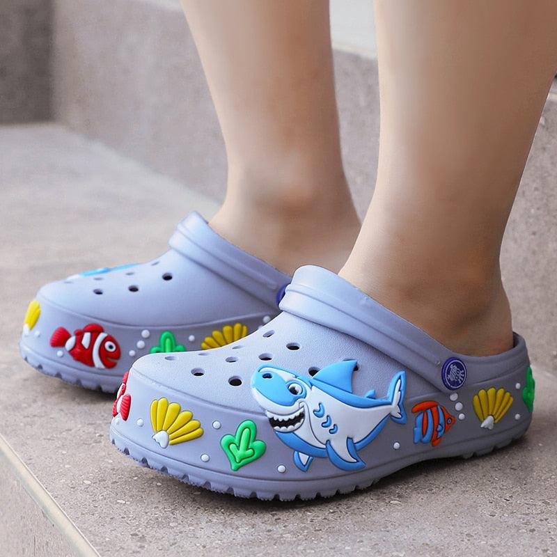 Children Summer Cartoon Sandals Quick-Dry Beach Kids Clogs Slippers Light-Weight Wear-Resistant Boy Girl Shoes Comfort Clogs Kids Slip On Garden Shoes Boys Lightweight Outdoor Beach Pool Slide Sandals