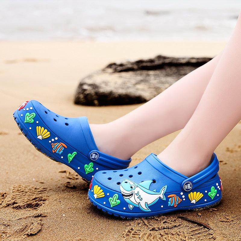 Children Summer Cartoon Sandals Quick-Dry Beach Kids Clogs Slippers Light-Weight Wear-Resistant Boy Girl Shoes Comfort Clogs Kids Slip On Garden Shoes Boys Lightweight Outdoor Beach Pool Slide Sandals