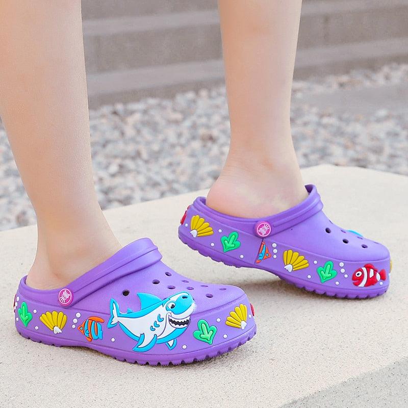 Children Summer Cartoon Sandals Quick-Dry Beach Kids Clogs Slippers Light-Weight Wear-Resistant Boy Girl Shoes Comfort Clogs Kids Slip On Garden Shoes Boys Lightweight Outdoor Beach Pool Slide Sandals