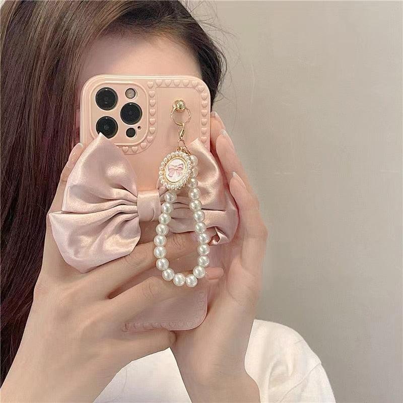 Cute Luxury Fashion 3d Bow Pearl Bracelet Girl Soft Case For iPhone 11 12 13 Pro Max 7 8 Plus Xr X Xs Se Anti-drop Cover Pearl Chain Bow Phone Case Ideal for iPhone Elegant Phone Case