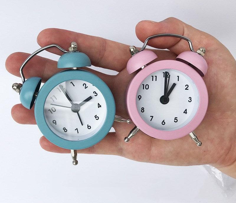 Cute Mini Metal Round Alarm Clock Desk Table Electronic Digital Clock Twin Bell Alarm Clock Metal Frame 3D Dial with Backlight Function Desk Table Clock for Home & Office Bedroom Living Room Alarm Clock Creative Home Decoration