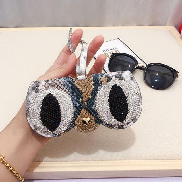 Elegant Rhinestones Glasses Case Diamond Sunglasses Bag Leather Cute Sunglasses Cases Glitter PU Leather Glasses Case Pattern Fashion Eyeglasses Clip Multi-Function Sunglasses Bag