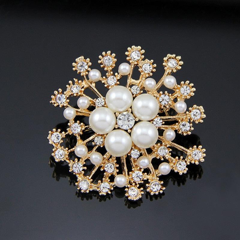 Elegant White Pearl Brooch Crystal Christmas Holiday Party White Elegant Pearl Luxury Wedding Brooch Pin For Women Christmas Snowflake Flower Brooch Pins For Women Girl Wedding Jewelry Gift