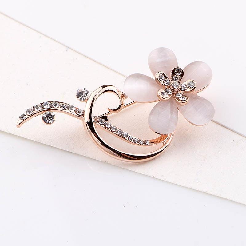 Elegant Women Brooches Lovely Luxury Crystal Butterfly Animal Insect Rhinestone Pins Beautiful Multi Style Gifts Women Girls Flower Rhinestone Flower Corsage Women's Party Jewelry