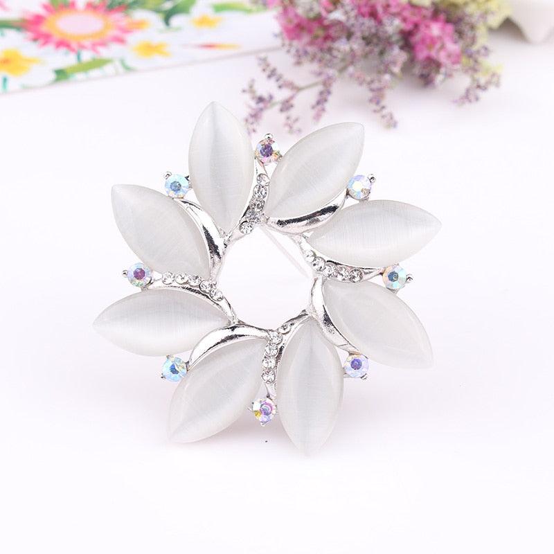 Elegant Women Brooches Lovely Luxury Crystal Butterfly Animal Insect Rhinestone Pins Beautiful Multi Style Gifts Women Girls Flower Rhinestone Flower Corsage Women's Party Jewelry