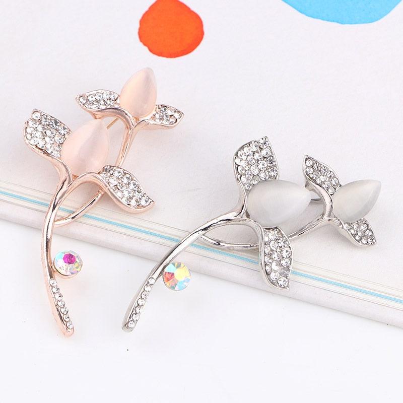 Elegant Women Brooches Lovely Luxury Crystal Butterfly Animal Insect Rhinestone Pins Beautiful Multi Style Gifts Women Girls Flower Rhinestone Flower Corsage Women's Party Jewelry