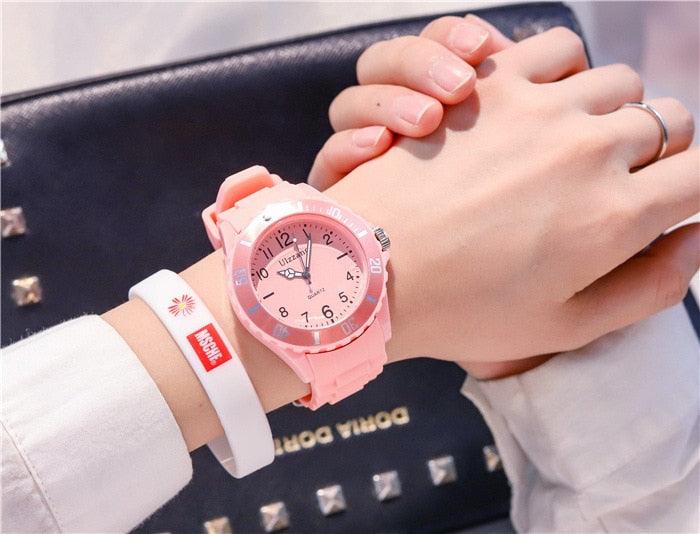 Fashion Silicone Women Watches Simple Sport Quartz Wristwatches Fresh Children Clock Casual Quartz Wristwatch Silicone Band Watch For Women Girls Student Watches