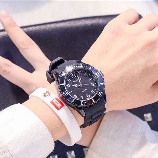 Fashion Silicone Women Watches Simple Sport Quartz Wristwatches Fresh Children Clock Casual Quartz Wristwatch Silicone Band Watch For Women Girls Student Watches