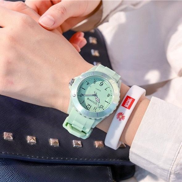 Fashion Silicone Women Watches Simple Sport Quartz Wristwatches Fresh Children Clock Casual Quartz Wristwatch Silicone Band Watch For Women Girls Student Watches