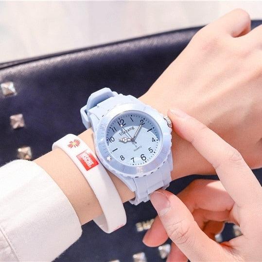 Fashion Silicone Women Watches Simple Sport Quartz Wristwatches Fresh Children Clock Casual Quartz Wristwatch Silicone Band Watch For Women Girls Student Watches