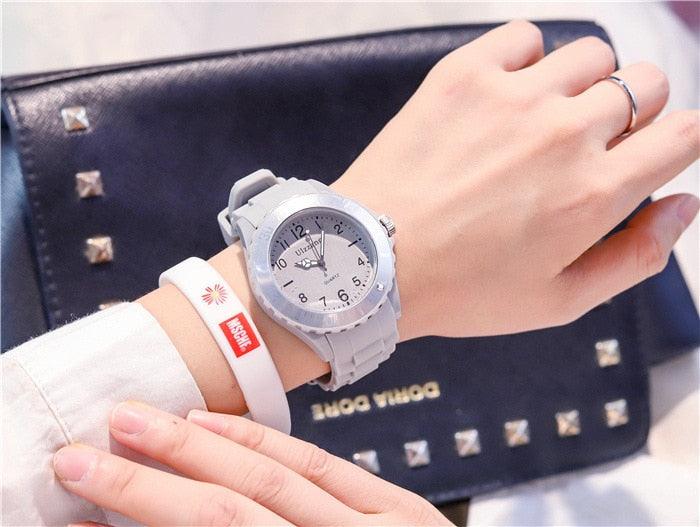 Fashion Silicone Women Watches Simple Sport Quartz Wristwatches Fresh Children Clock Casual Quartz Wristwatch Silicone Band Watch For Women Girls Student Watches