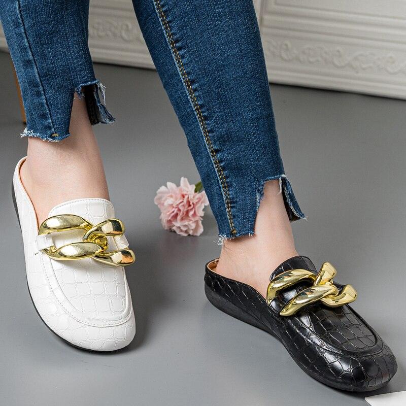 Gold Chain Women Slipper Closed Toe Slip On Mules Shoes Round Toe Low Heels Casual Slides Flat Mules Comfortable Slides Mules Shoes Ladies Slip-On Luxury Shoes