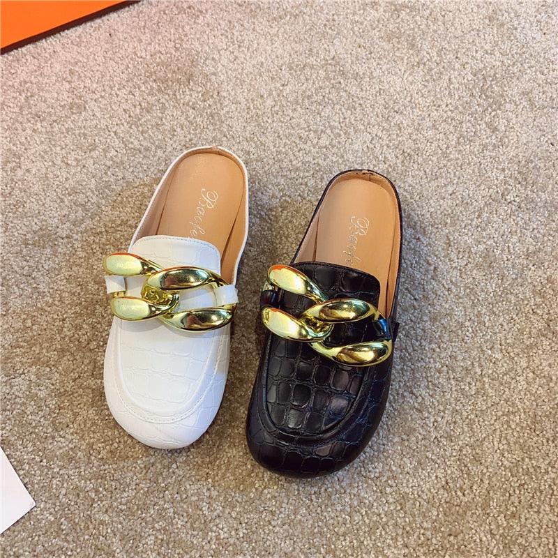 Gold Chain Women Slipper Closed Toe Slip On Mules Shoes Round Toe Low Heels Casual Slides Flat Mules Comfortable Slides Mules Shoes Ladies Slip-On Luxury Shoes