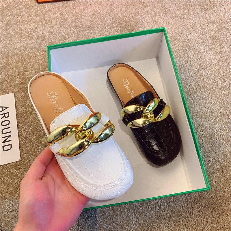 Gold Chain Women Slipper Closed Toe Slip On Mules Shoes Round Toe Low Heels Casual Slides Flat Mules Comfortable Slides Mules Shoes Ladies Slip-On Luxury Shoes