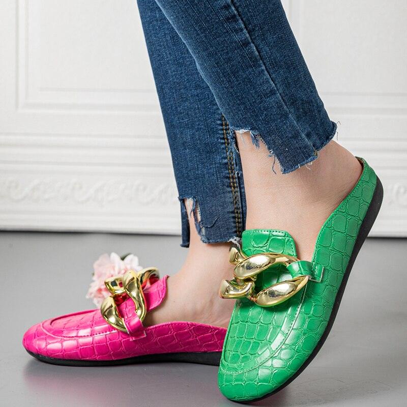 Gold Chain Women Slipper Closed Toe Slip On Mules Shoes Round Toe Low Heels Casual Slides Flat Mules Comfortable Slides Mules Shoes Ladies Slip-On Luxury Shoes