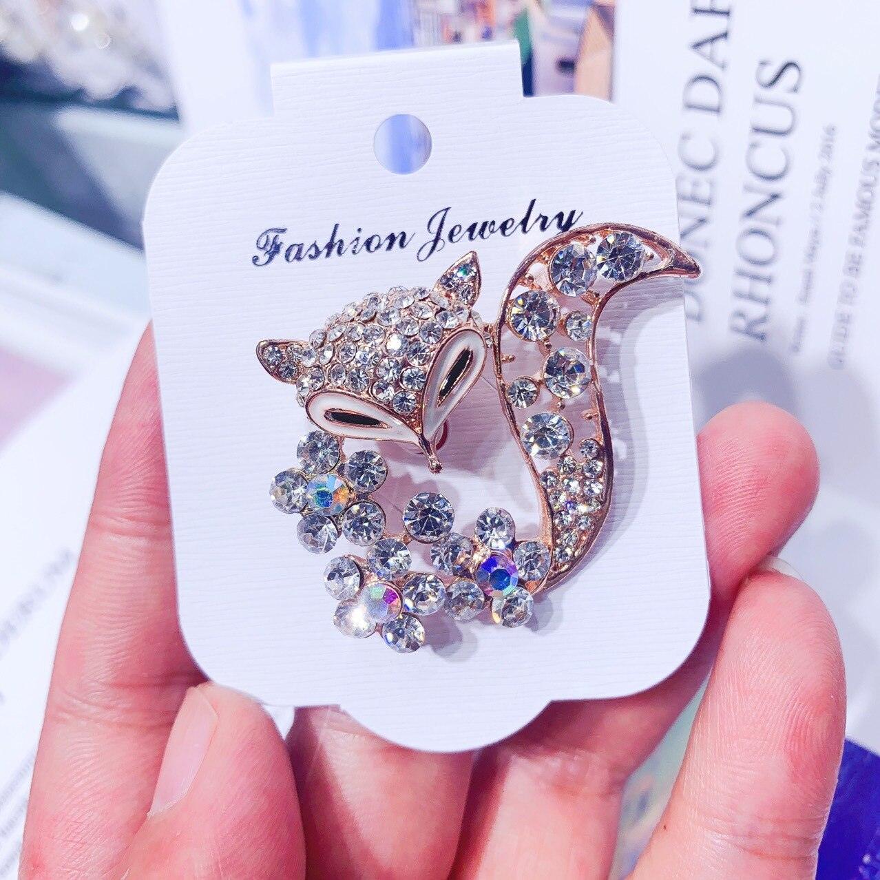 Ladies Brooch Women's Simple Fashion Fox Style Women's Coat Accessories Brooch For Women Ladies Brooch Women's Simple Fashion Fox Sweater Stylish Accessories Brooch Women Animal Party Wedding Brooches Pins