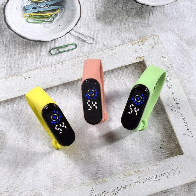 LED Electronic Boys Girls Watch Digital Silicone Wristwatch Fashion Casual Universal Watch Unisex Sport Watch Led Digital Silicone Strap Digital LED Sports Watch For Women Kids