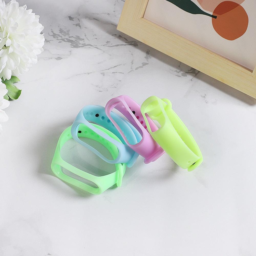 Luminous Glowing Silicone Wrist Strap For Smart Watch Bands Replacement Bracelet Soft Silicone Watch Strap Glow-in-Night Safety And Children Anti-Scratch Protective Watch Bands