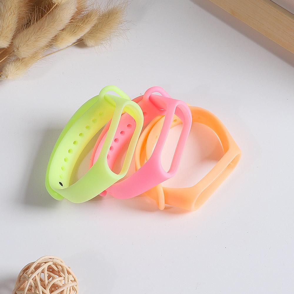 Luminous Glowing Silicone Wrist Strap For Smart Watch Bands Replacement Bracelet Soft Silicone Watch Strap Glow-in-Night Safety And Children Anti-Scratch Protective Watch Bands