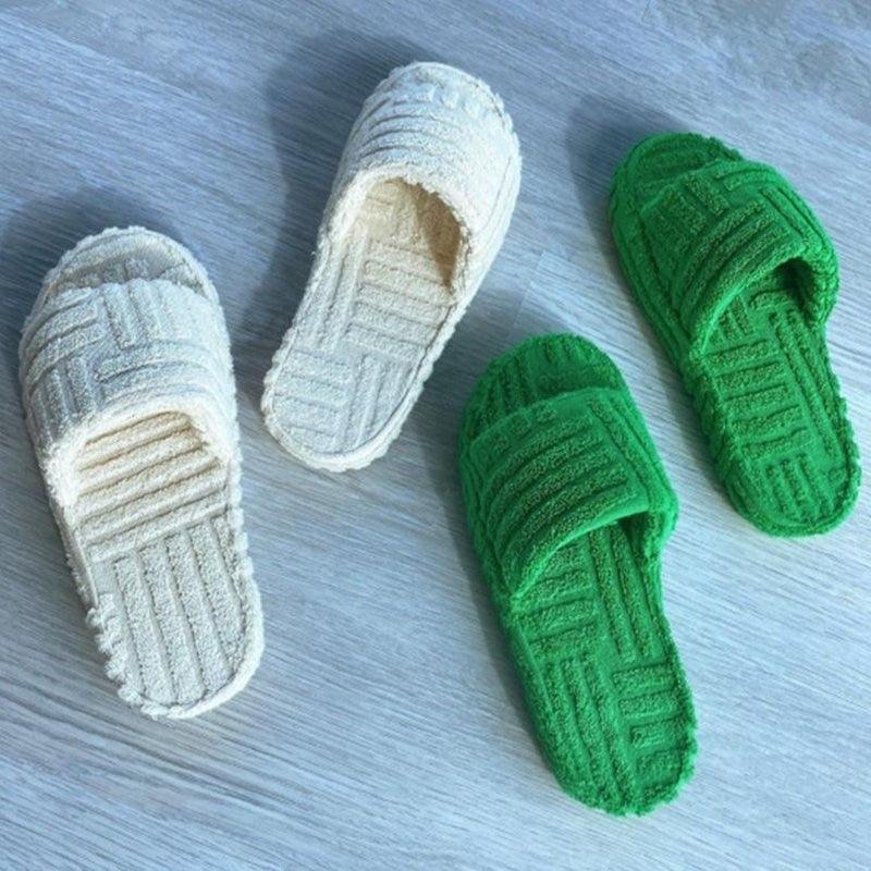 Luxury Thick Sole Women Slippers Green Flat Outwear Slides Summer Autumn Runway Flip Flops Comfy Slippers Cute Fur Slip-on Shoes Memory Foam House Slipper