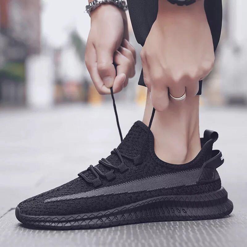 Men's Lightweight Running Shoes New Summer Comfortable And Breathable Sports Outdoor Fashion Sneakers Slip On Lightweight Athletic Fashion Casual Breathable Shoes For Walking Running Jogging