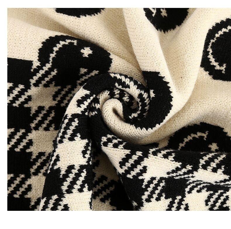 New Luxury Winter Soft Wool Knitted White and Black Double-sided Smiley Face Scarf Head Wraps Shawls Hijabs Shawls Escharpe Elegant Shawl For Female