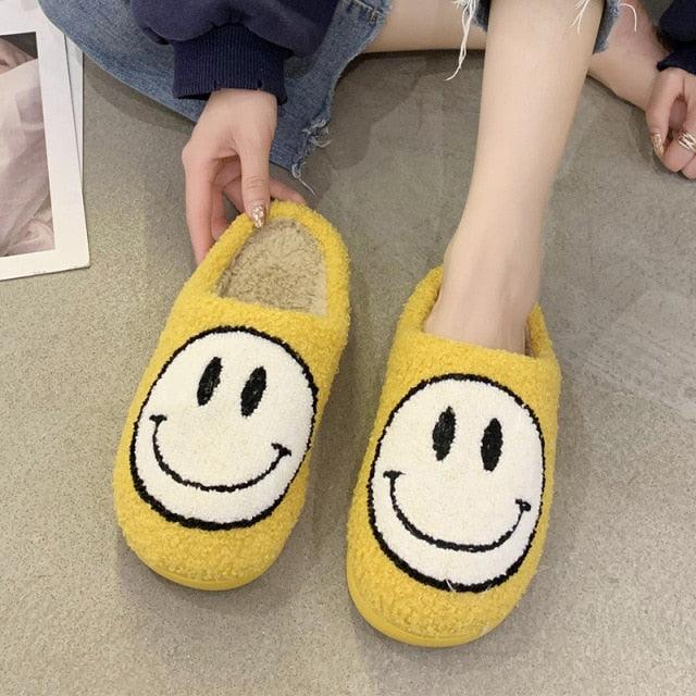 New Pink Smiley Face Slippers Women Smile Slippers Happy Face Slippers Retro Smiley Face Soft Plush Comfy Warm Slip-on Slippers Fluffy Fur Lined Mens Cute Home Sandals Winter Indoor House Slippers