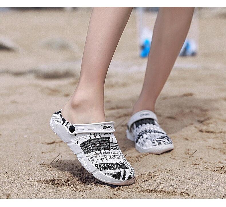 New Sandals Hole Shoes Couple Home Summer Hollow Out Mens And Womens Beach Flat Clogs Classic Mules Anti-Skid Rubber Sole Slip On Summer Arch Support Slippers