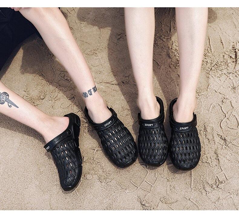 New Sandals Hole Shoes Couple Home Summer Hollow Out Mens And Womens Beach Flat Clogs Classic Mules Anti-Skid Rubber Sole Slip On Summer Arch Support Slippers