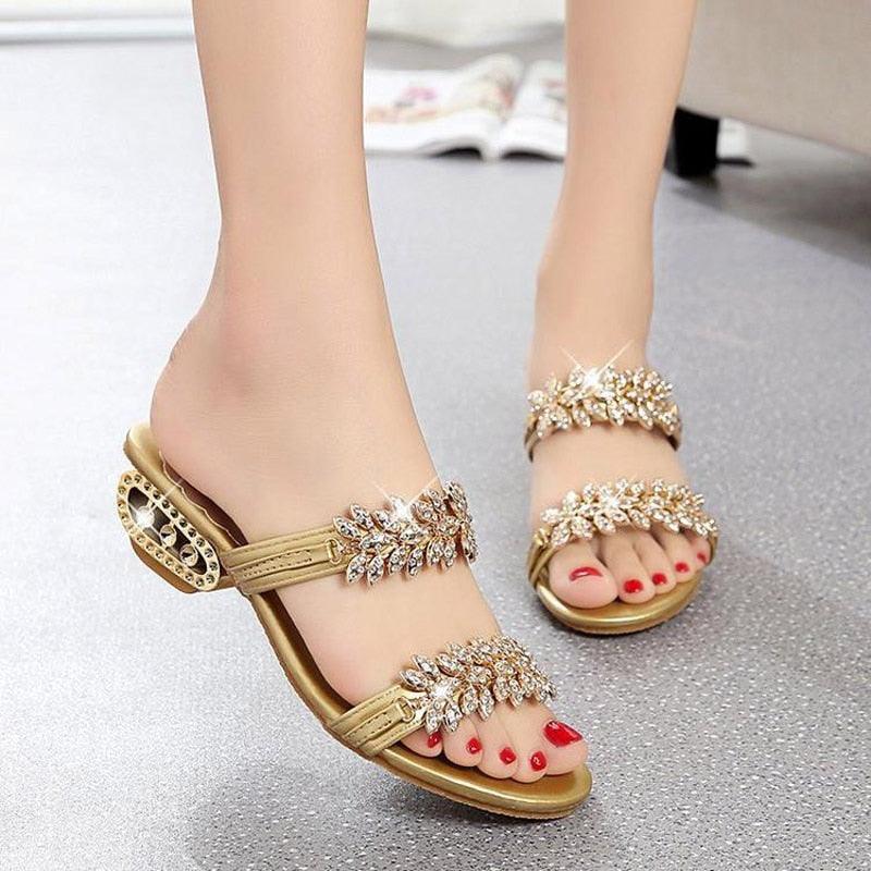 New Women Shoes Slippers Summer Beach Sandals Fashion Rhinestone Outdoor Slippers Flip Flops Beach Sandals Shining Rhinestones Shoes Diamond Comfortable Shoes Luxury Outdoor Women Slippers