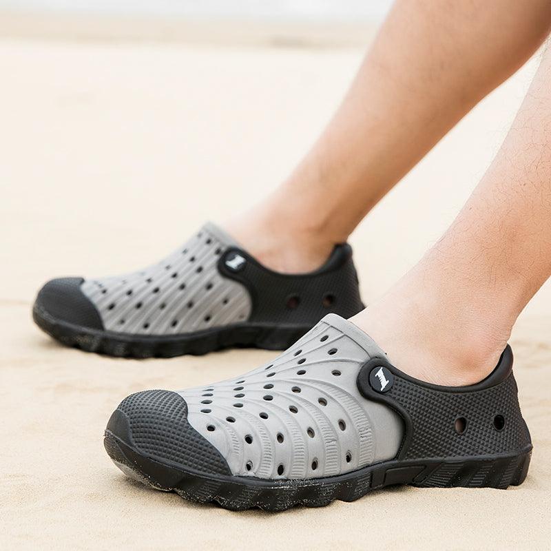 Outdoor Men Sandals Summer Hole Shoes Rubber Clogs Men Garden Shoes Black Beach Sandals Slippers Breathable Lightweight Sandals Unisex Beach Quick Drying Sandals Couple Outdoor Slippers