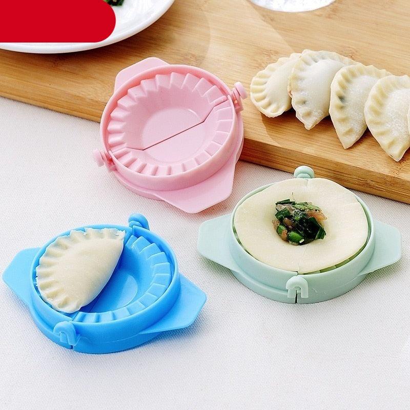 Plastic Dumpling Molds Food Maker Dough Press Pie Hand Mould Creative Tools Kitchen Accessories Dumpling Maker Stuffed Dumpling Plastic Mold Filling Cooking Tool Kitchen Accessories