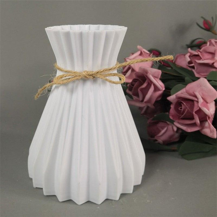 Plastic Vases Anti-ceramic Unbreakable Basket Imitation Rattan Flower Vase For Home Décor Desktop Decoration Living Room Office or Bookshelf