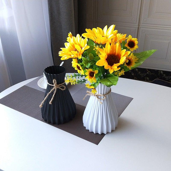 Plastic Vases Anti-ceramic Unbreakable Basket Imitation Rattan Flower Vase For Home Décor Desktop Decoration Living Room Office or Bookshelf