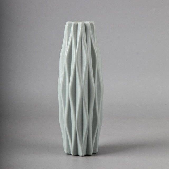 Plastic Vases Anti-ceramic Unbreakable Basket Imitation Rattan Flower Vase For Home Décor Desktop Decoration Living Room Office or Bookshelf