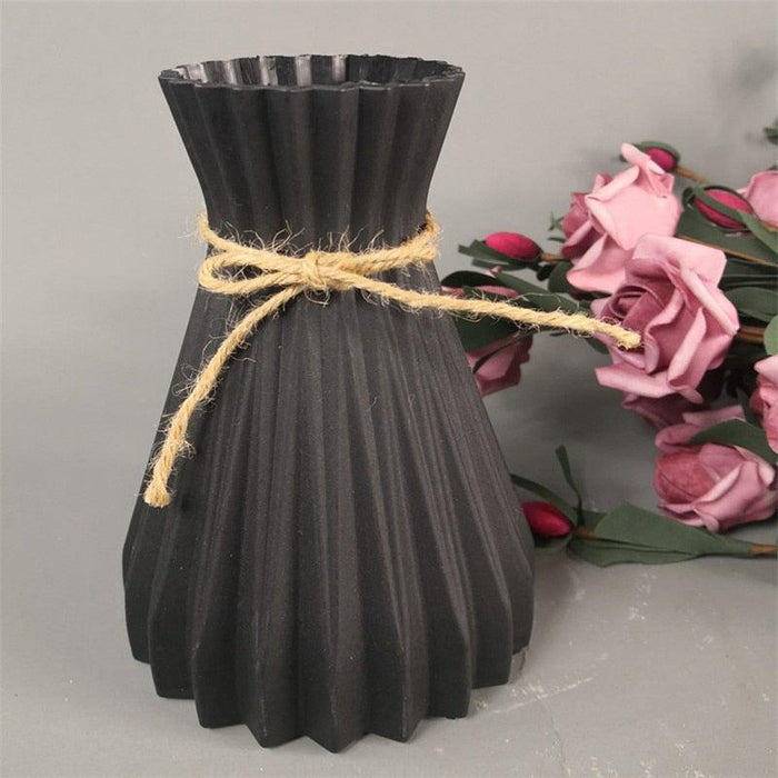 Plastic Vases Anti-ceramic Unbreakable Basket Imitation Rattan Flower Vase For Home Décor Desktop Decoration Living Room Office or Bookshelf