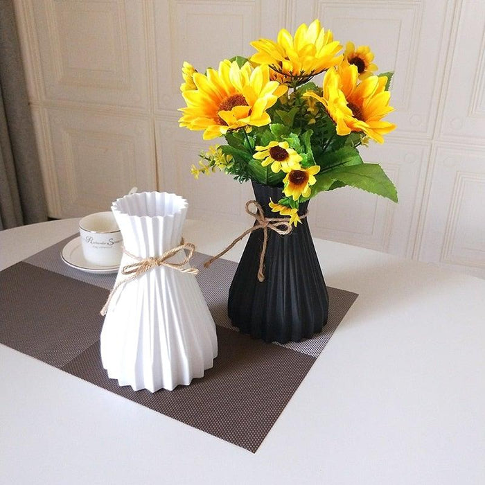 Plastic Vases Anti-ceramic Unbreakable Basket Imitation Rattan Flower Vase For Home Décor Desktop Decoration Living Room Office or Bookshelf