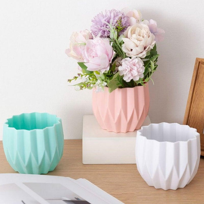 Plastic Vases Anti-ceramic Unbreakable Basket Imitation Rattan Flower Vase For Home Décor Desktop Decoration Living Room Office or Bookshelf