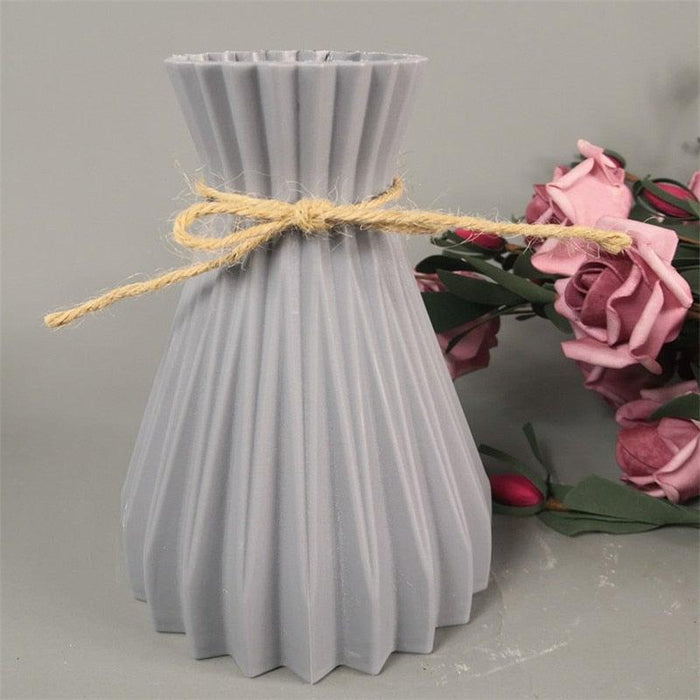 Plastic Vases Anti-ceramic Unbreakable Basket Imitation Rattan Flower Vase For Home Décor Desktop Decoration Living Room Office or Bookshelf