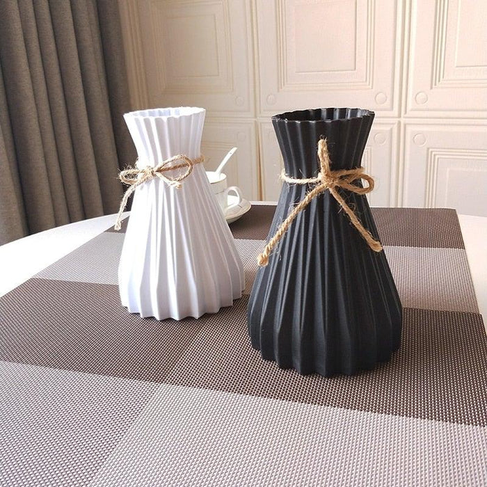 Plastic Vases Anti-ceramic Unbreakable Basket Imitation Rattan Flower Vase For Home Décor Desktop Decoration Living Room Office or Bookshelf