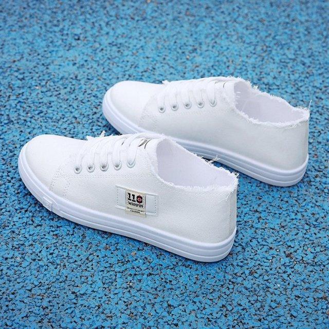 Women Casual New Spring Sneakers Fashion Embroidered White Sneakers Breathable Flower Lace-Up Leather Casual Sports Flat Low Top Sneaker