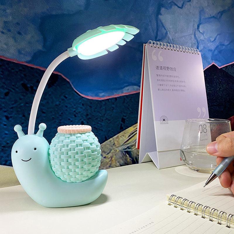 Snail Led Table Lamp Cute Pen Holder Desk Light Reading Study Children Bedroom College Dorm Eye Protection Adjustable Organizer Cute Study Lamps for Bedroom Décor